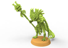 Load image into Gallery viewer, Lost temple - Magician skink lizard men from the East usable for Oldhammer, battle, king of wars, 9th age
