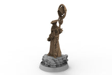 Load image into Gallery viewer, Wild hunters - Arch Mage Coronus, The Order of Greybone, daybreak miniatures
