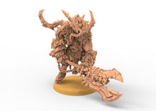 Load image into Gallery viewer, Beastmen - Minotaur Warlord Beastmen warriors of Chaos
