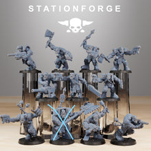 Load image into Gallery viewer, Green Skin - BOSS Orkaz Infantry, post apocalyptic empire, usable for tabletop wargame.
