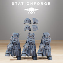 Load image into Gallery viewer, Socratis - Grand Master Chapter Chaplain, infanterie mécanisée, empire post apocalyptique, utilisable pour tabletop wargame.

