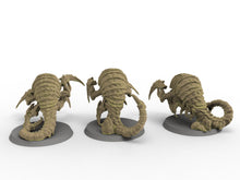 Load image into Gallery viewer, Fukai - Centipede Larvas ,usable for tabletop wargame Pathfinder, Dungeons and Dragons and other TTRPS.
