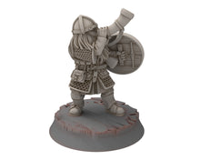 Load image into Gallery viewer, Dwarves - Horn blower, Saphire Ridges Commanders, Dwarves warrior captains, The Dwarfs of The Mountains, for Lotr, Medbury miniatures
